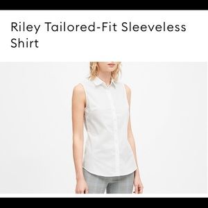 NWT Riley Fitted Sleeveless Button Up